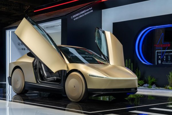 万达策略 特斯拉金色Cybercab即将亮相进博会, 无方向盘设计2026年量产